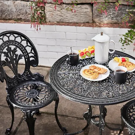 Lux Near Pannett Park/cinder Trail * ويتبي
