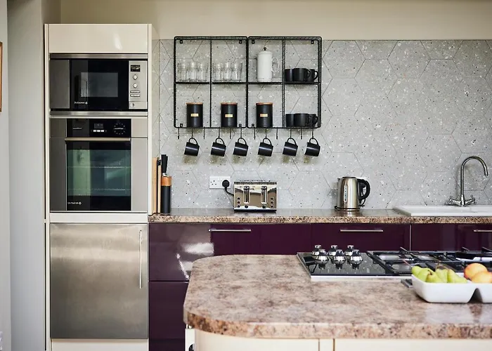 Lux Near Pannett Park/cinder Trail * וויטבי