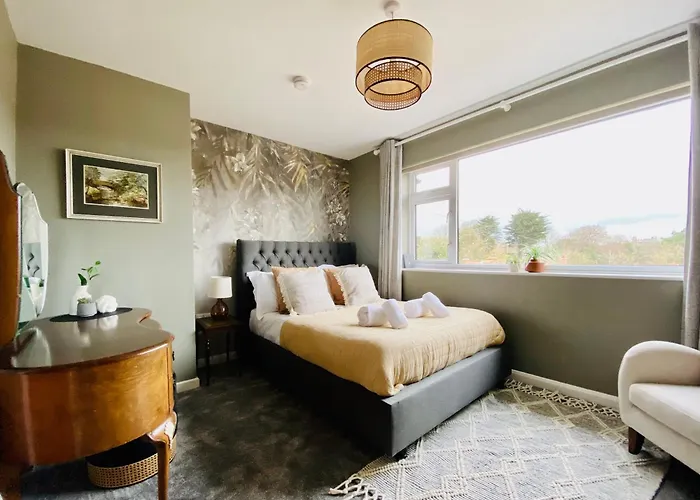 Lux Near Pannett Park/cinder Trail * וויטבי