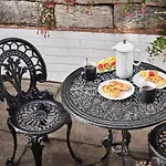 Lux Near Pannett Park/cinder Trail * Whitby